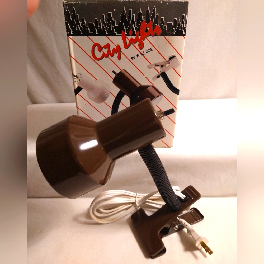 WALLACE CLAMP ON LAMP WITH METAL ENAMEL FINISH LAMP SHADE & CLAMP (NWT/BOX)